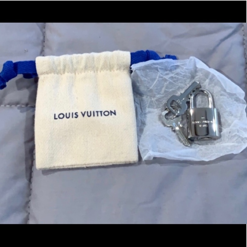 New Louis Vuitton lock with keys and dust bag